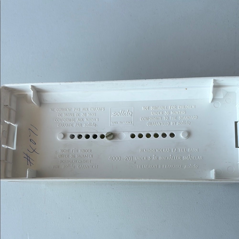 Solid White Model Base - Picture 2 of 3